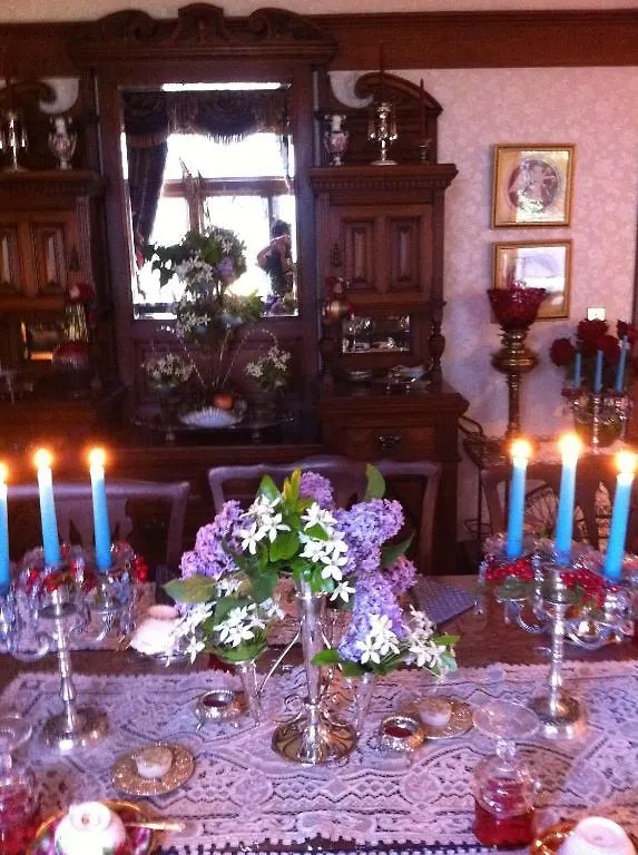 Bed and Breakfast Trutch Manor Виктория 3*,